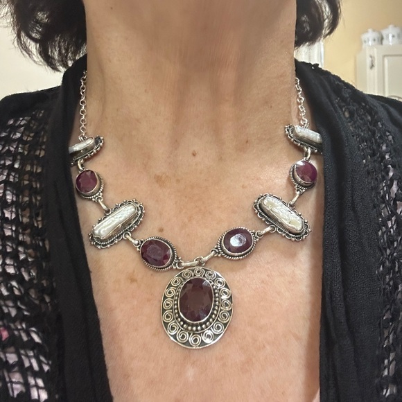 Vintage artisan crafted silver Ruby and natural pearl necklace and earring - Picture 6 of 10